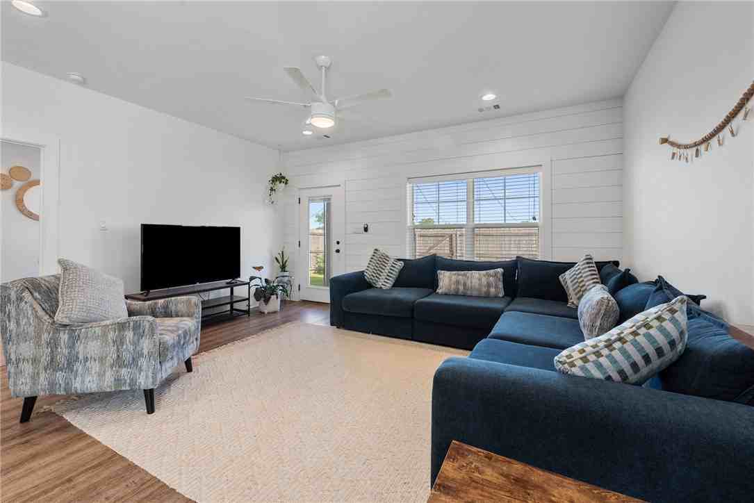 1619 Buena Vis - Photo 3 of 20