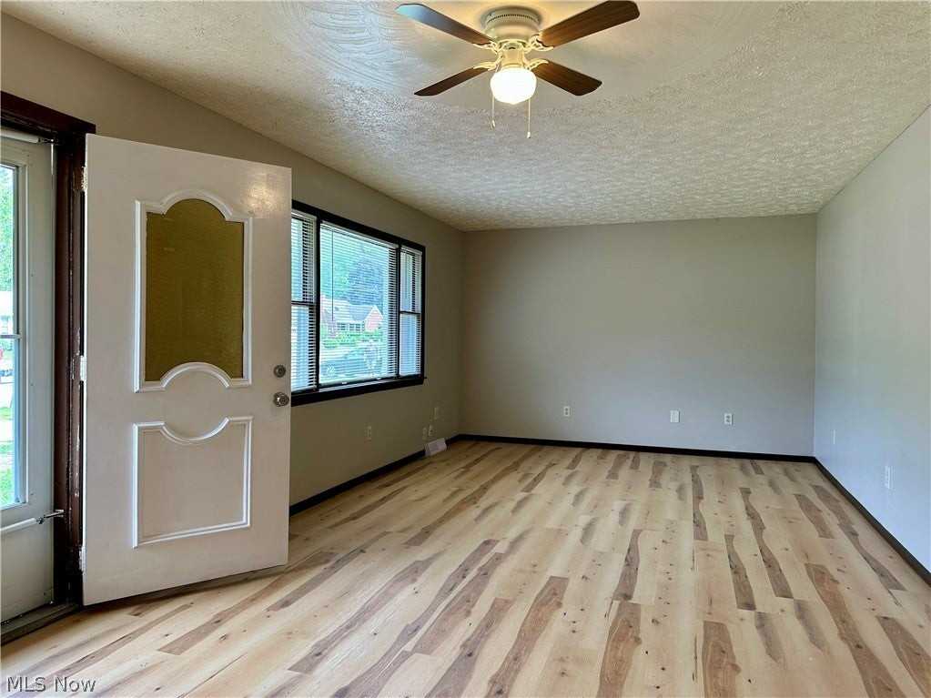 4823 Dunsmore Ave - Photo 3 of 9