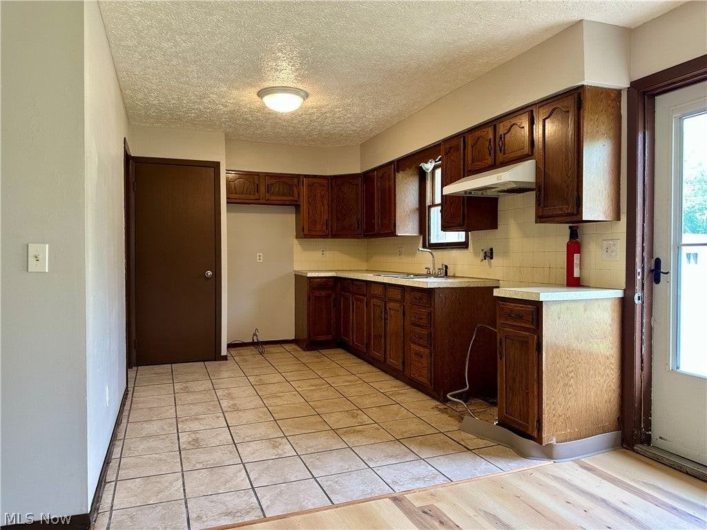 4823 Dunsmore Ave - Photo 4 of 9