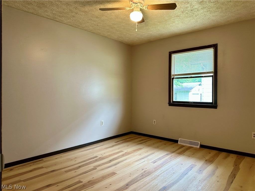 4823 Dunsmore Ave - Photo 5 of 9