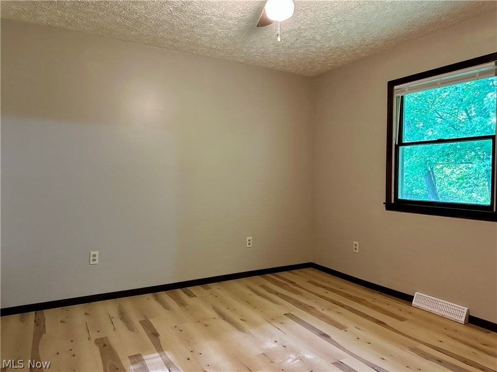 4823 Dunsmore Ave - Photo 6 of 9