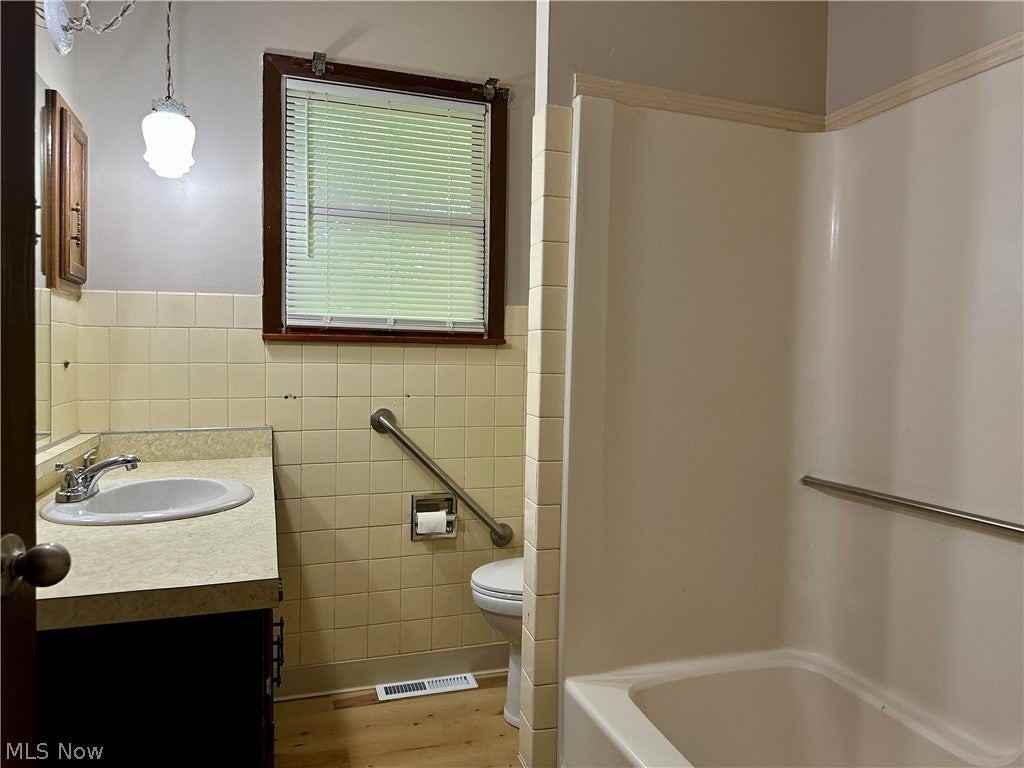 4823 Dunsmore Ave - Photo 7 of 9