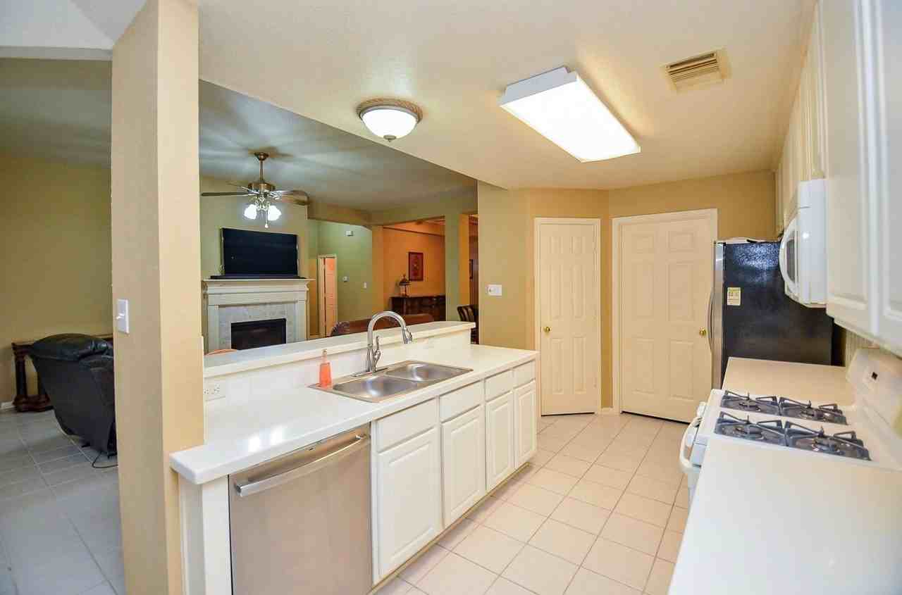 4606 Russett Ln - Photo 6 of 20