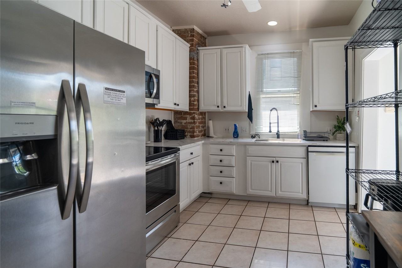606 W Drew St - Photo 5 of 17