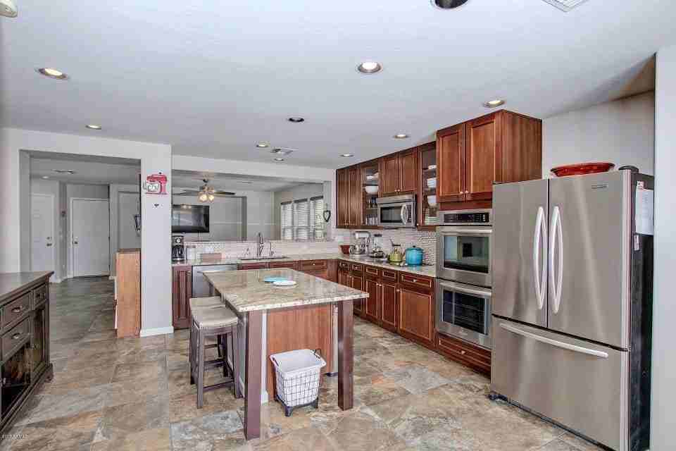 40301 W Peggy Ct - Photo 2 of 6