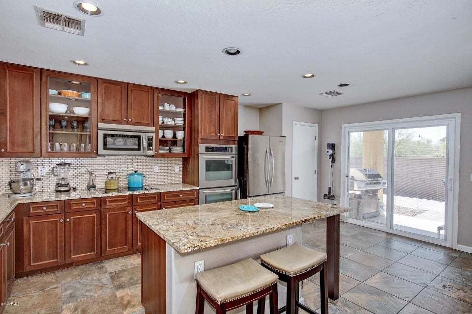 40301 W Peggy Ct - Photo 4 of 6