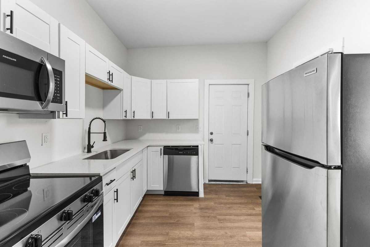 1339 Mooberry St - Photo 3 of 27
