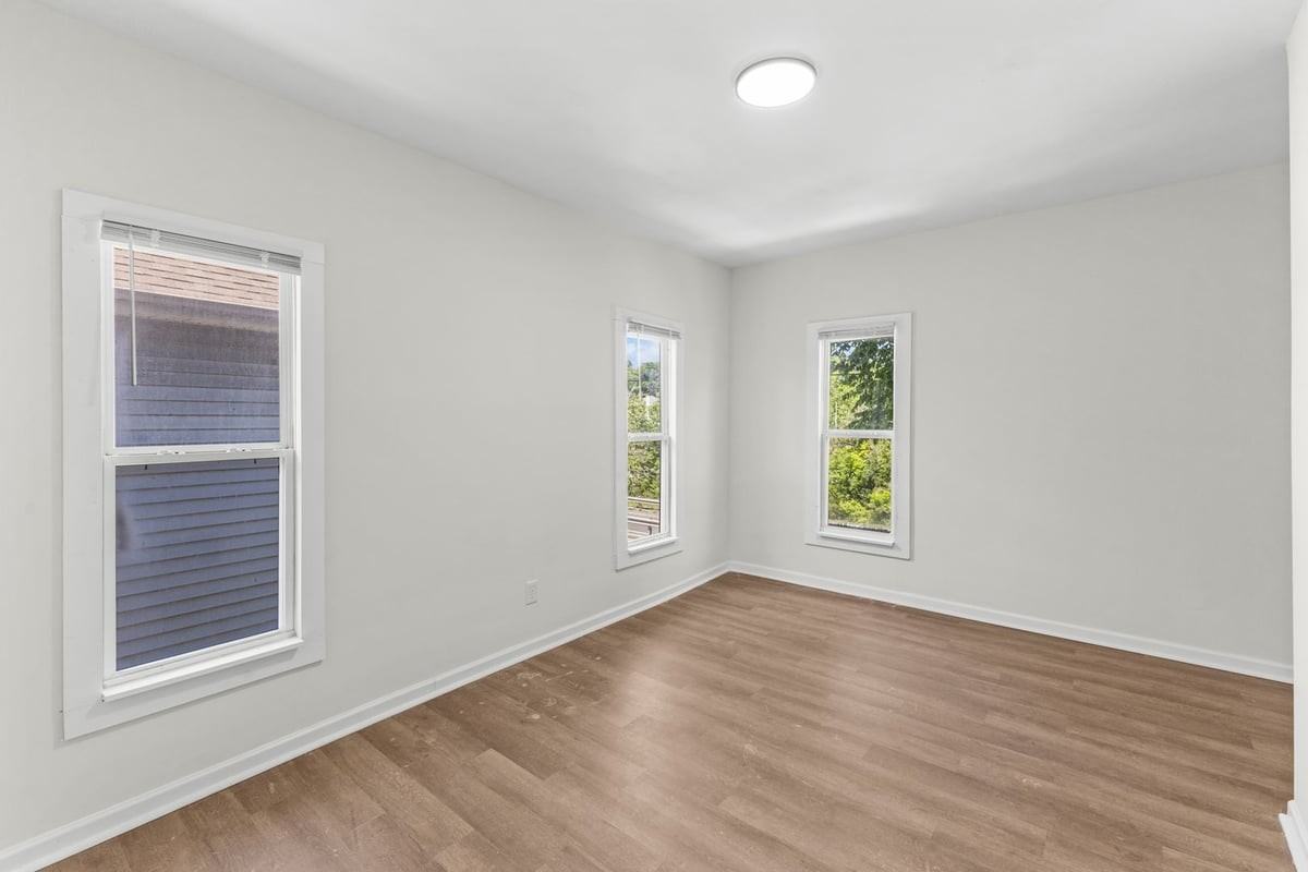 1339 Mooberry St - Photo 5 of 27