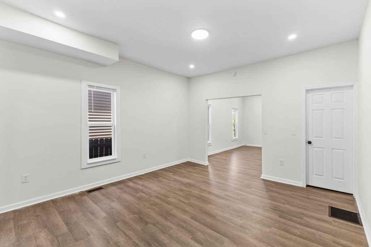 1339 Mooberry St - Photo 6 of 27