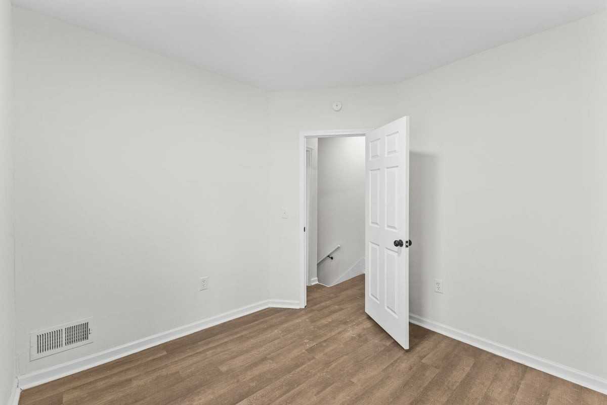 1339 Mooberry St - Photo 7 of 27