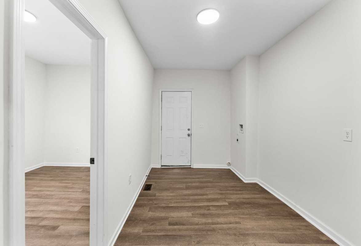1341 Mooberry St - Photo 2 of 25