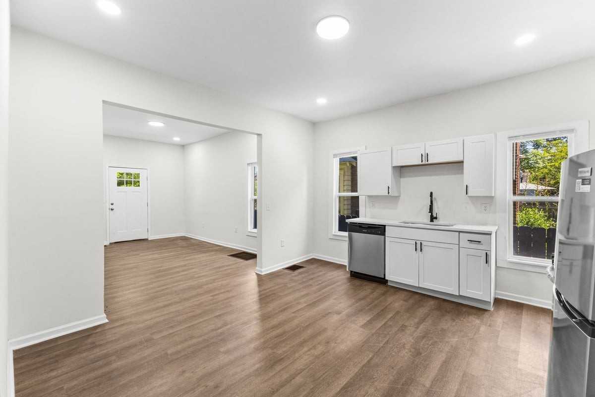 1341 Mooberry St - Photo 5 of 25