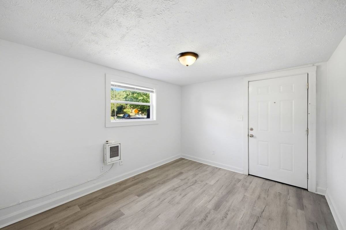486 Hanley St Apt A #A - Photo 4 of 13