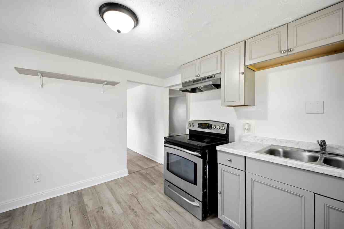 486 Hanley St Apt A #A - Photo 5 of 13