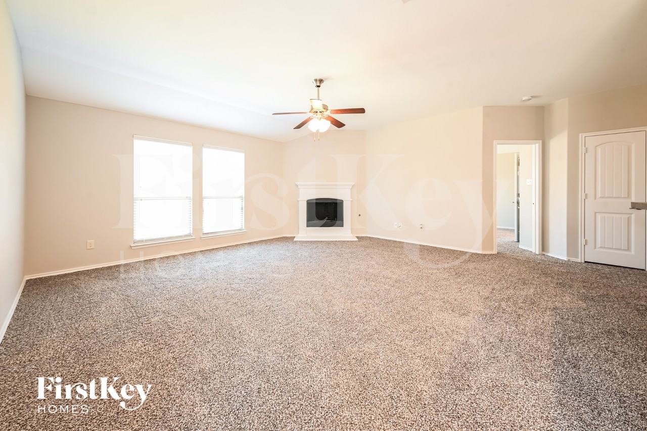 202 Patriot Pkwy - Photo 3 of 16