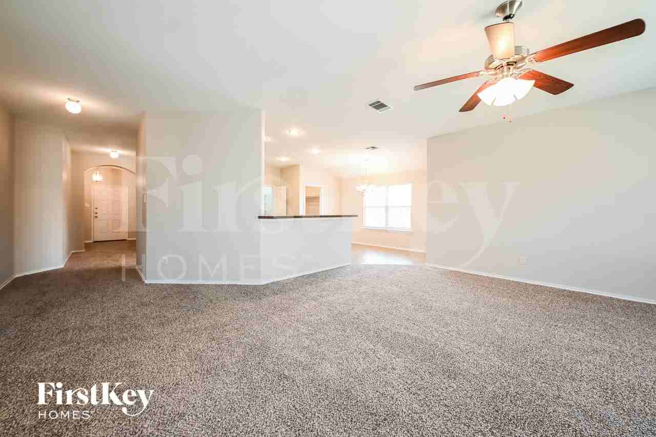 202 Patriot Pkwy - Photo 4 of 16