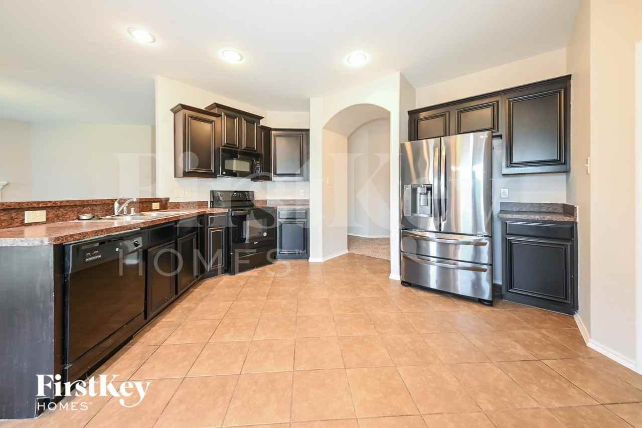 202 Patriot Pkwy - Photo 7 of 16