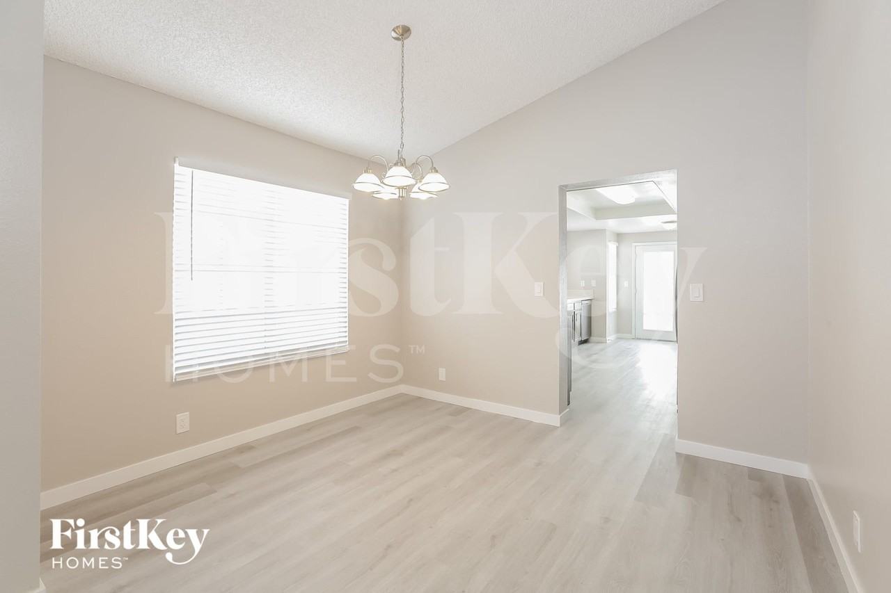3336 Surfline Dr - Photo 5 of 15