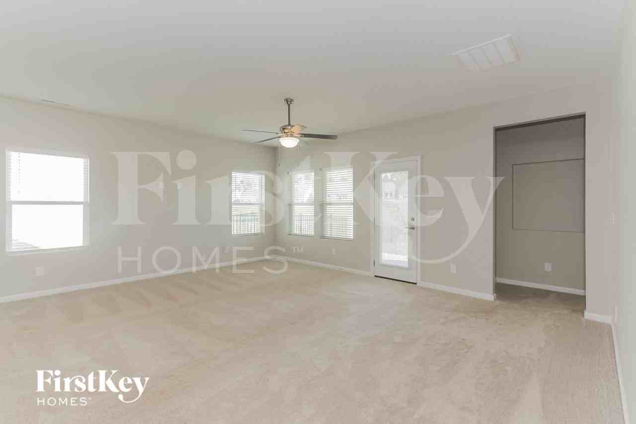 7798 Creek Park Dr - Photo 3 of 15