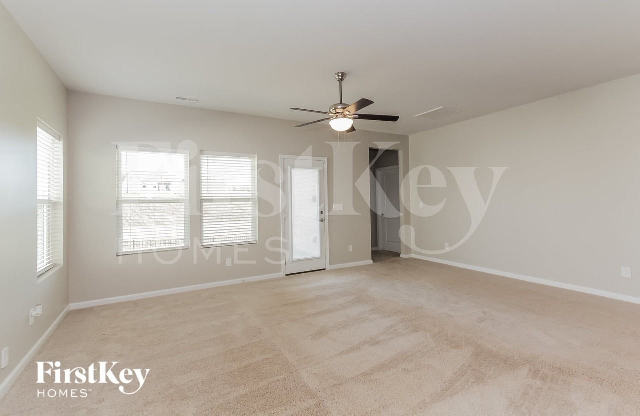 7798 Creek Park Dr - Photo 4 of 15