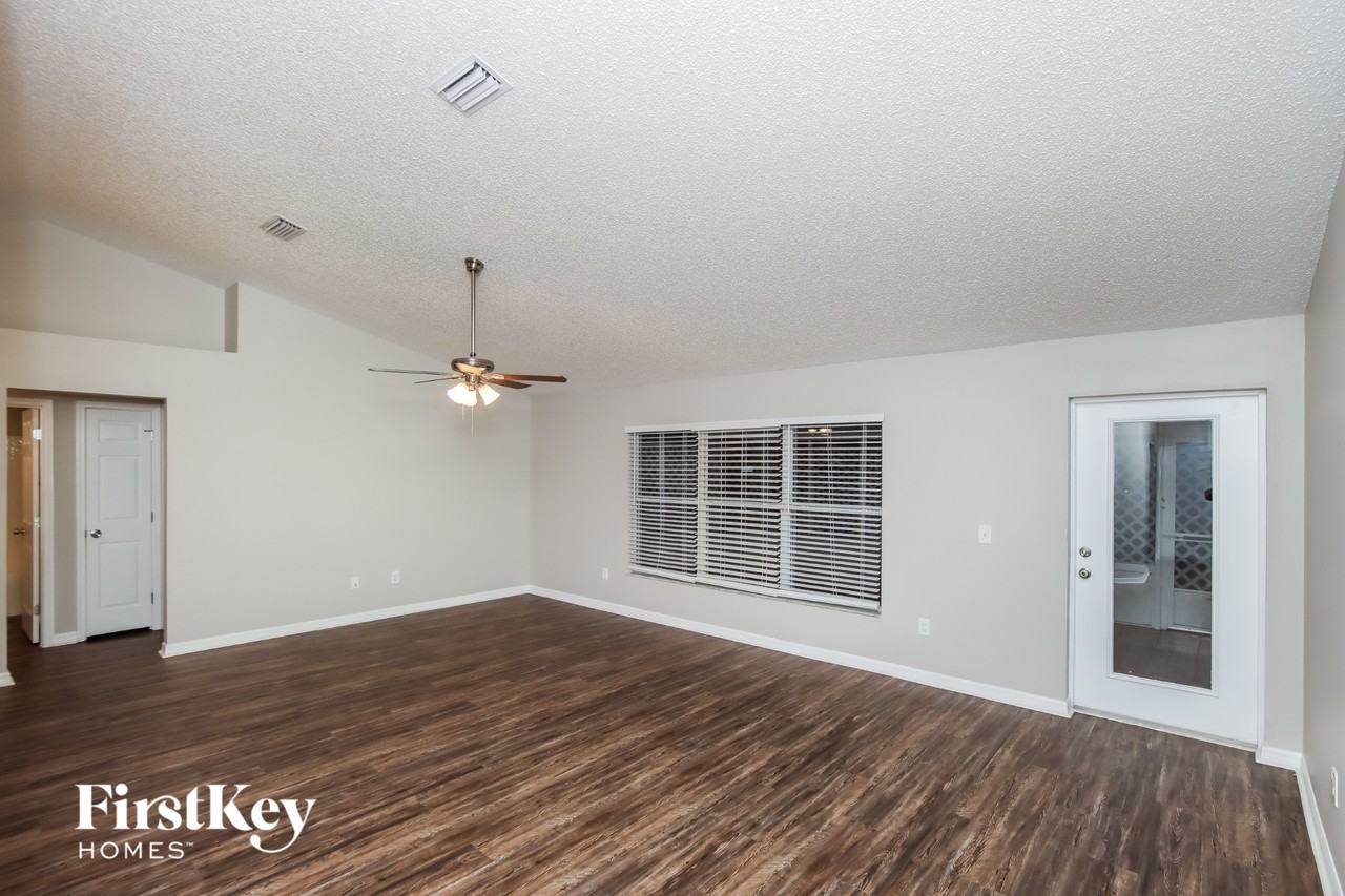 1448 Wacker Ave Se - Photo 3 of 15
