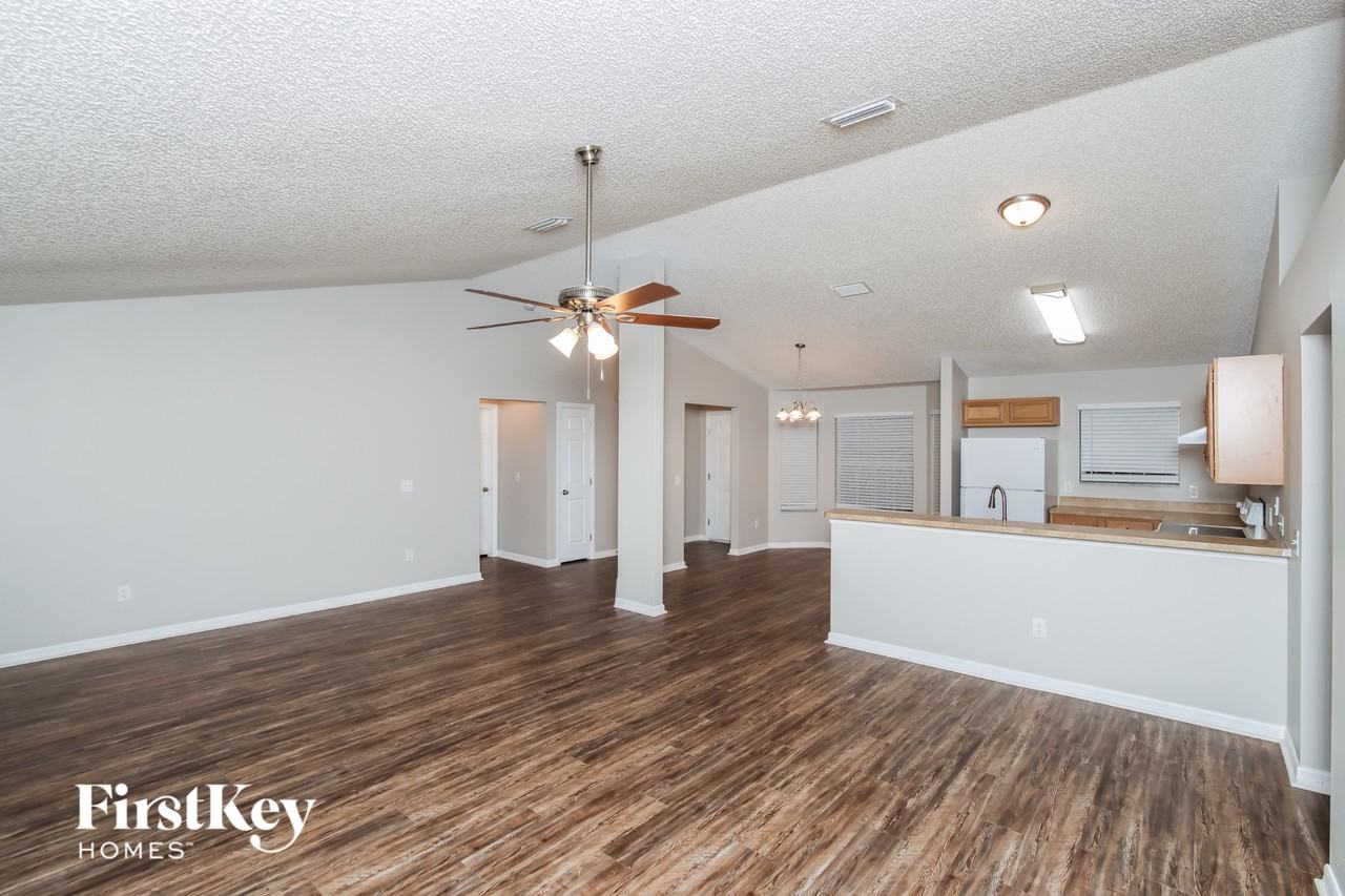 1448 Wacker Ave Se - Photo 5 of 15