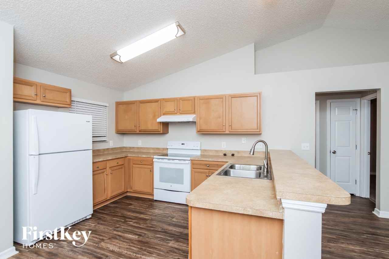 1448 Wacker Ave Se - Photo 6 of 15