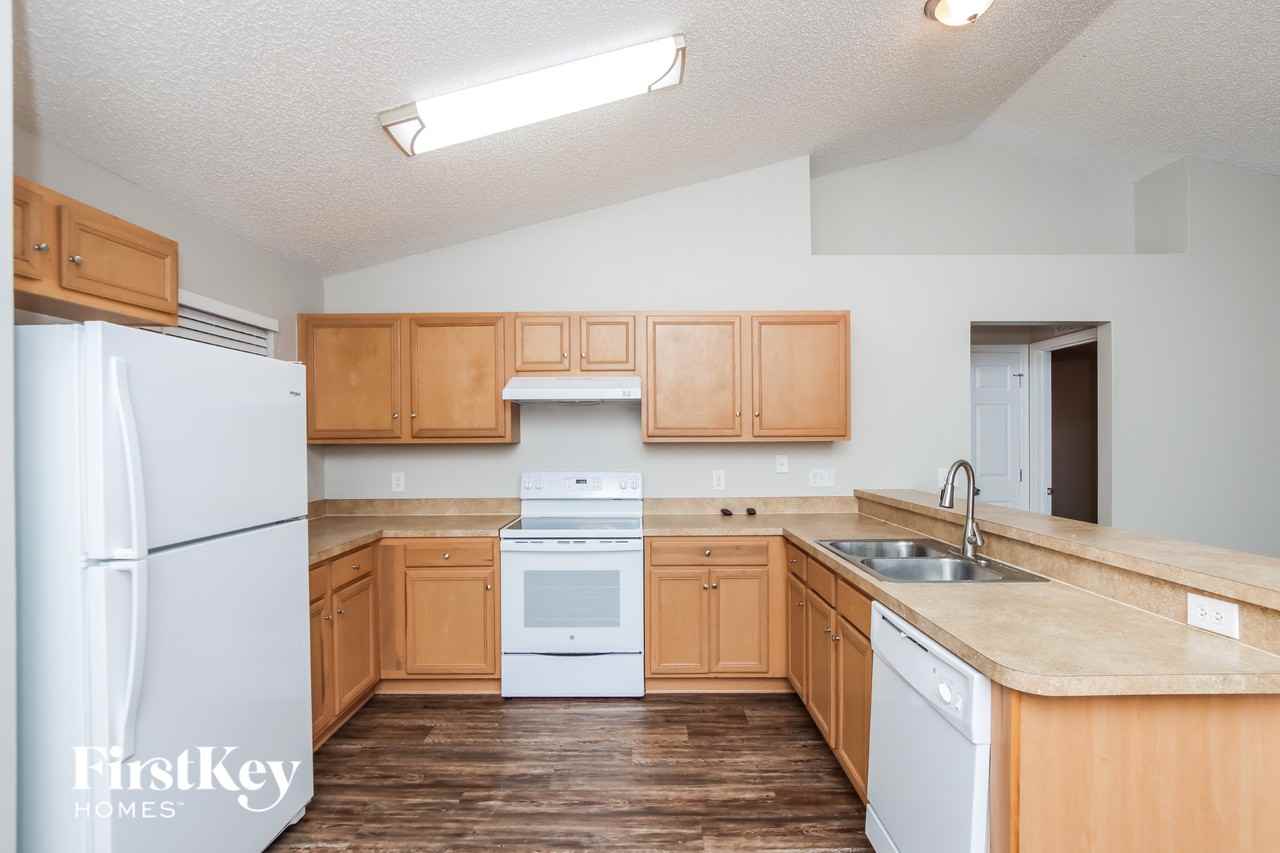 1448 Wacker Ave Se - Photo 7 of 15