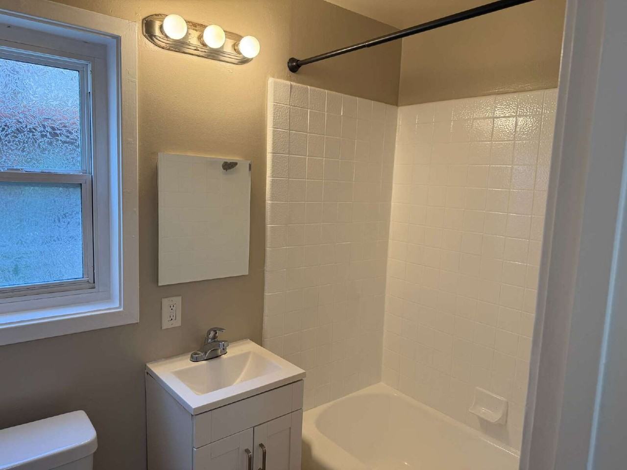 1749 Hester Ave #3 - Photo 7 of 8