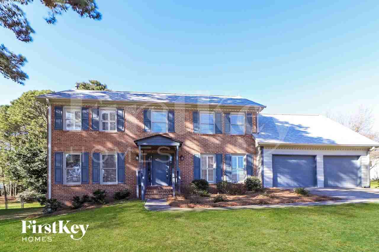 1079 Lakeview Rd - Photo 2 of 14