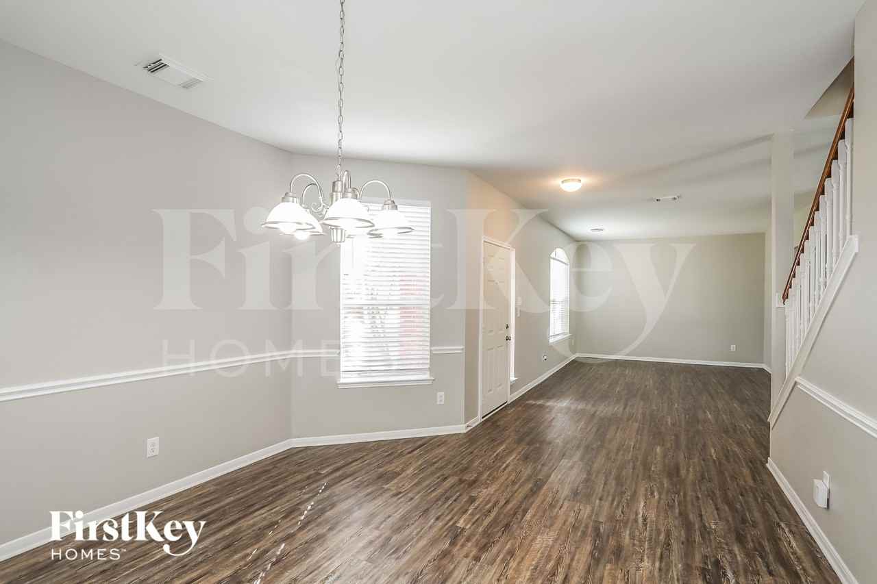 16318 Autumn Leigh Dr - Photo 4 of 15