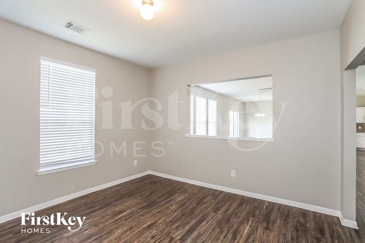 16318 Autumn Leigh Dr - Photo 5 of 15