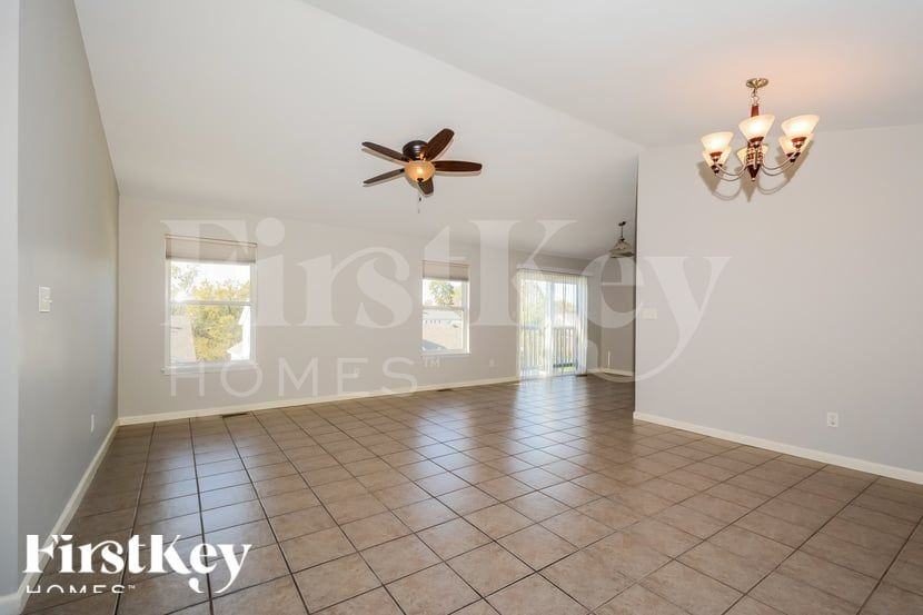 44 Spring Borough Ct - Photo 4 of 15