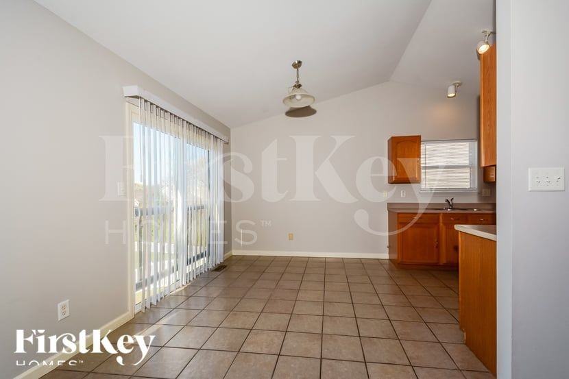 44 Spring Borough Ct - Photo 5 of 15
