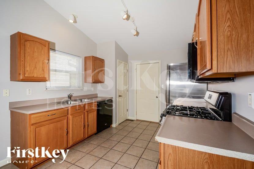 44 Spring Borough Ct - Photo 6 of 15