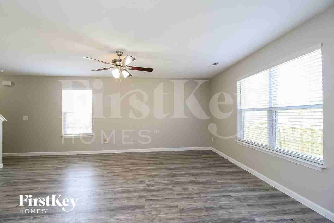 545 Lakewood Glen Ct - Photo 3 of 15