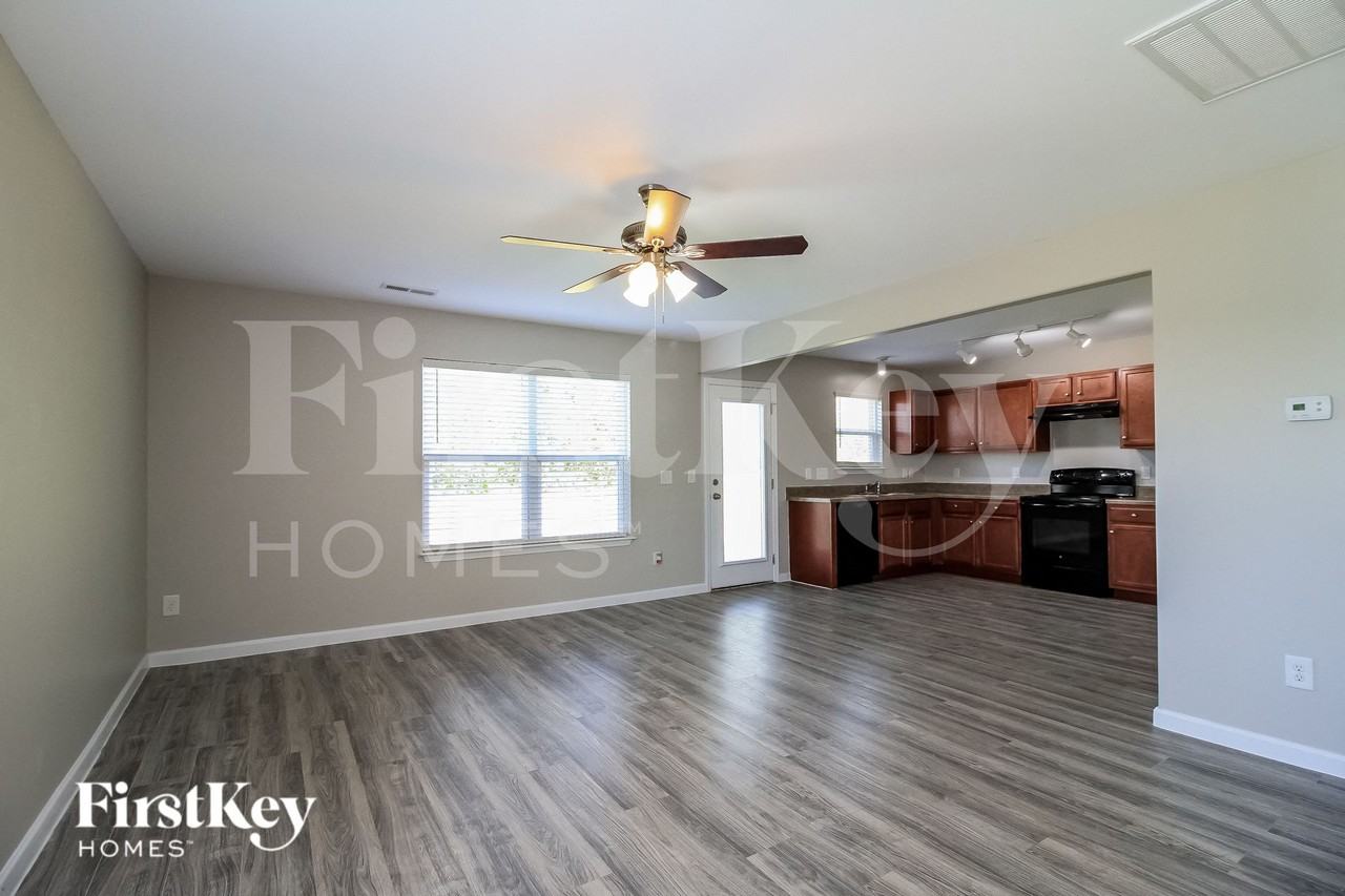 545 Lakewood Glen Ct - Photo 4 of 15