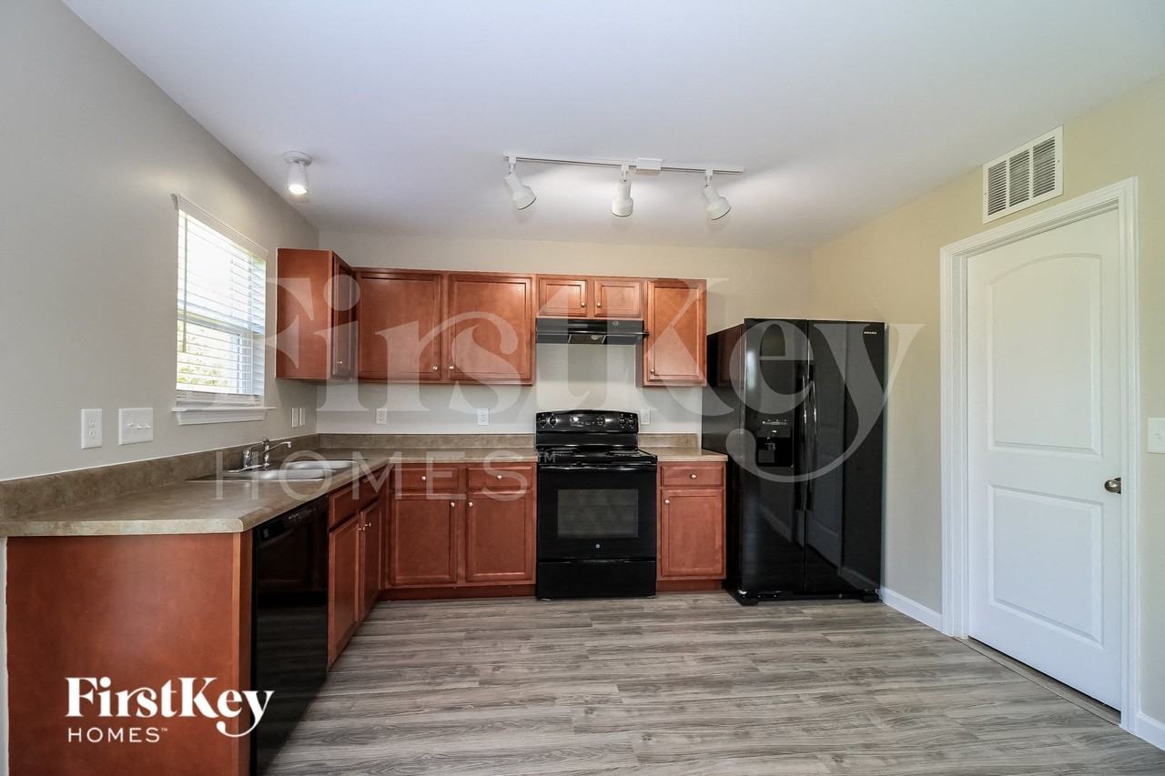 545 Lakewood Glen Ct - Photo 5 of 15