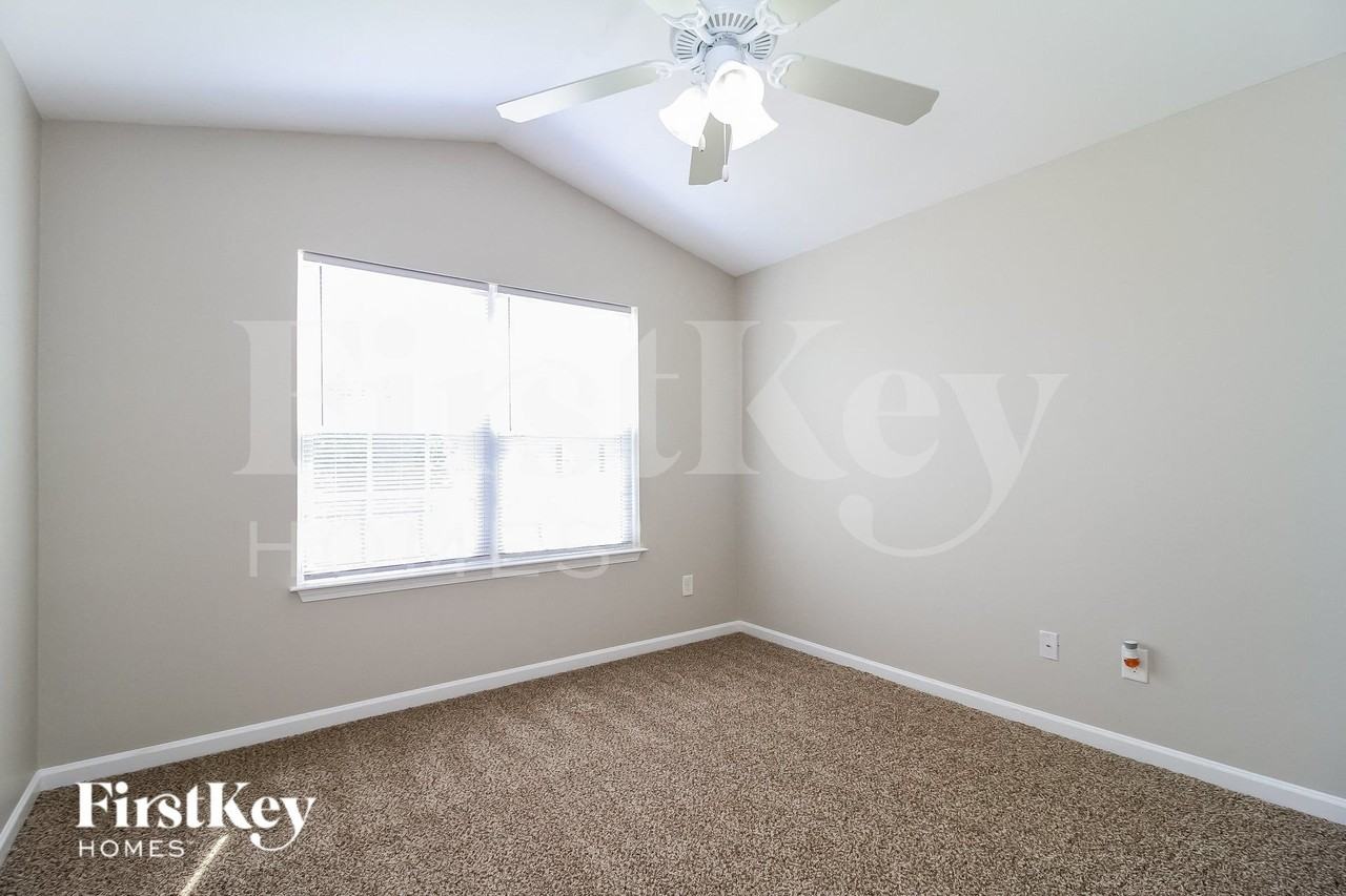 545 Lakewood Glen Ct - Photo 7 of 15