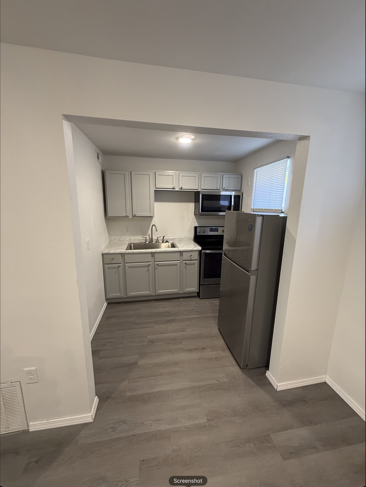 323 Seward Ave #3 - Photo 2 of 10