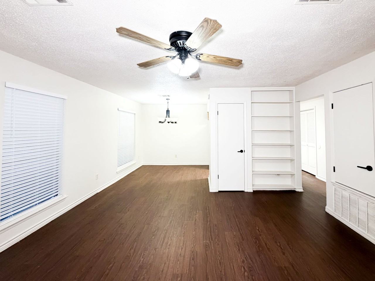 115 S Frio St #A - Photo 3 of 14