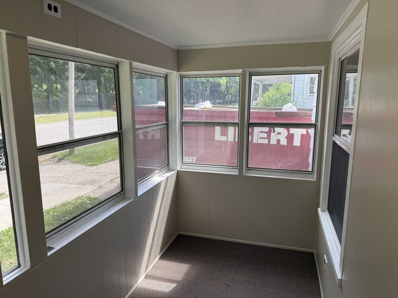 243 Rockwell St - Photo 2 of 17