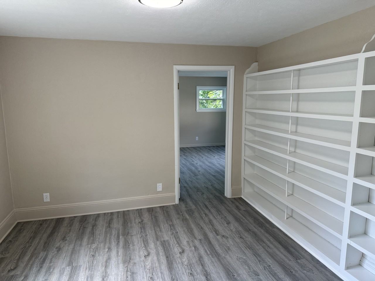 243 Rockwell St - Photo 5 of 17