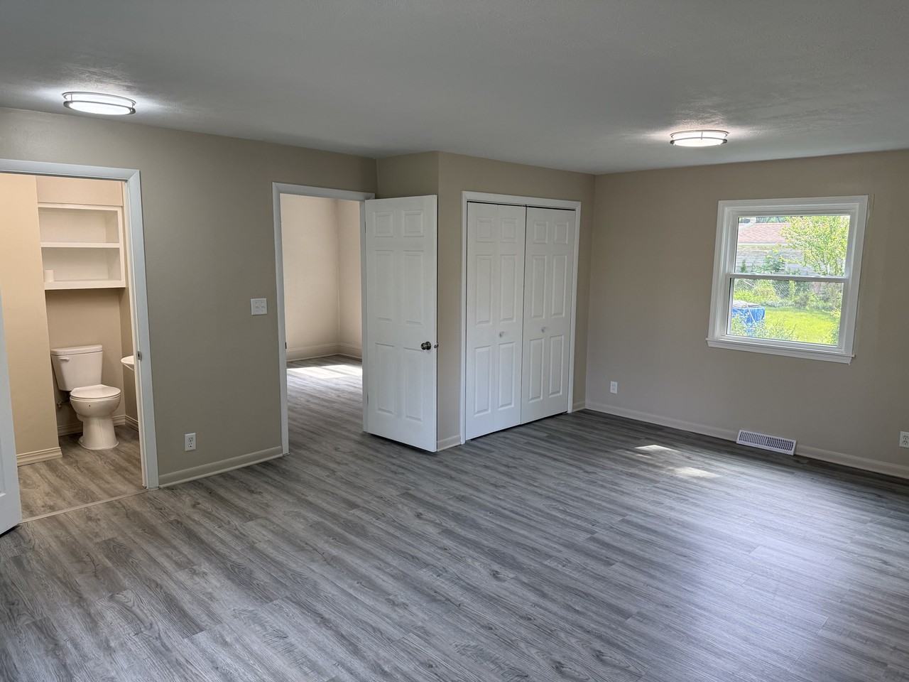 243 Rockwell St - Photo 7 of 17