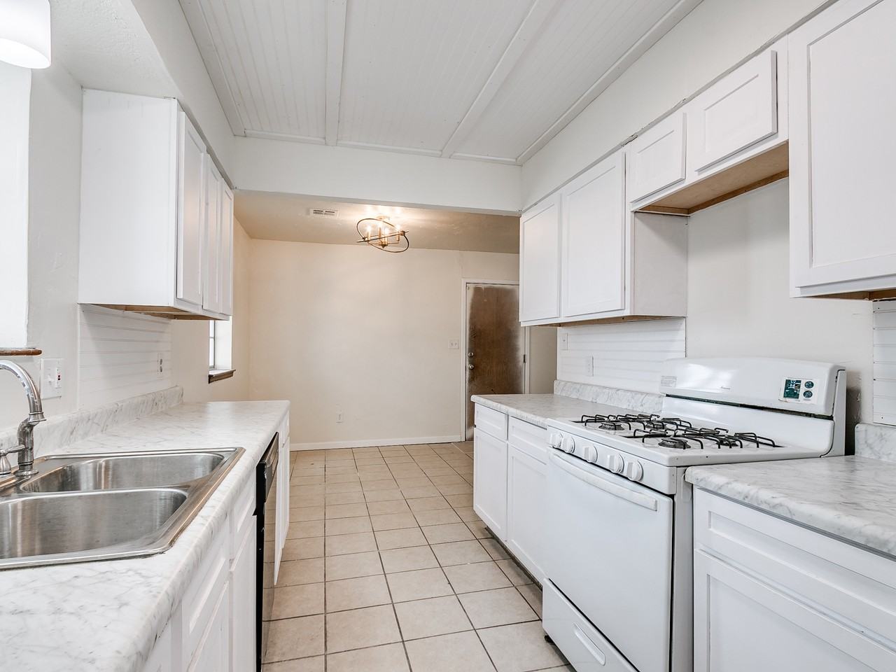 3300 Sw 40th St - Photo 5 of 18