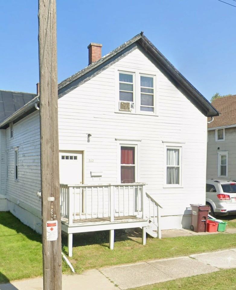 913 S 19th St - Photo 2 of 3