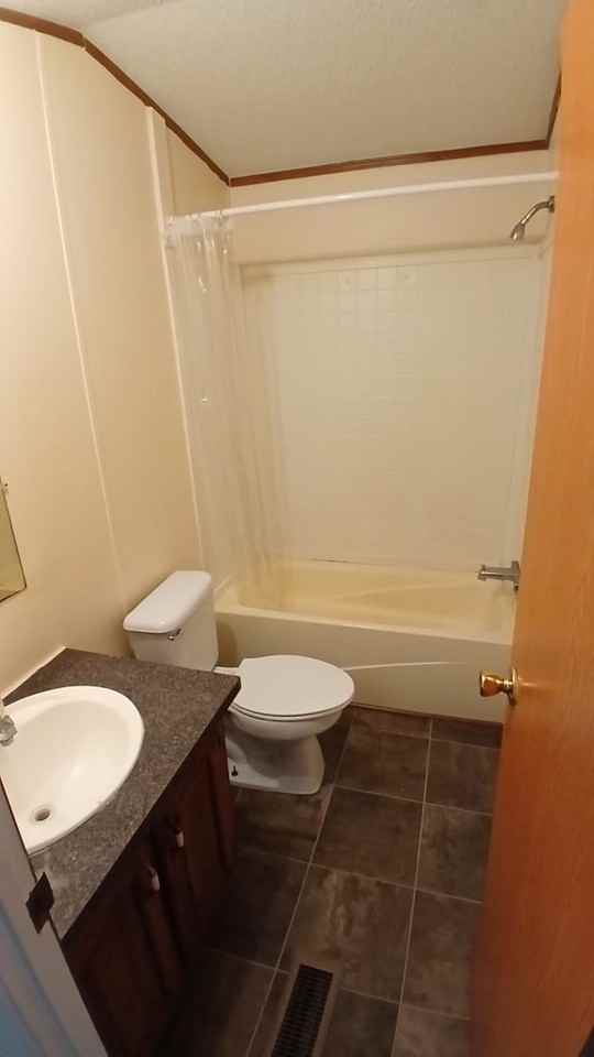 313 Lee St - Photo 2 of 7
