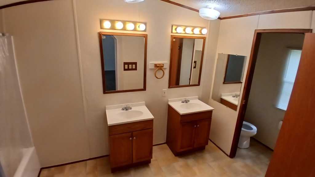 313 Lee St - Photo 3 of 7