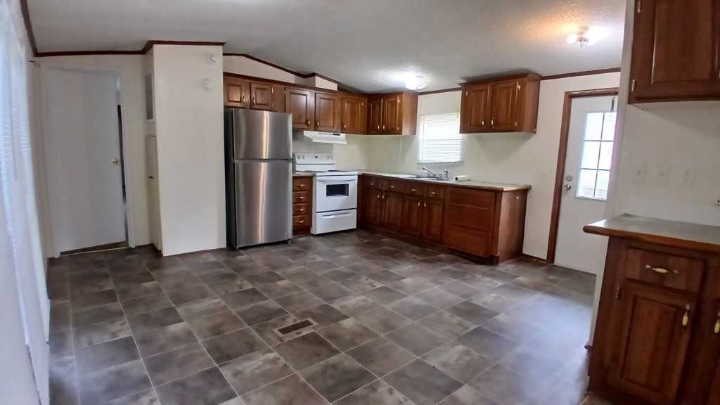 313 Lee St - Photo 7 of 7