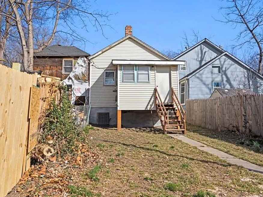 419 Ottawa St - Photo 2 of 20